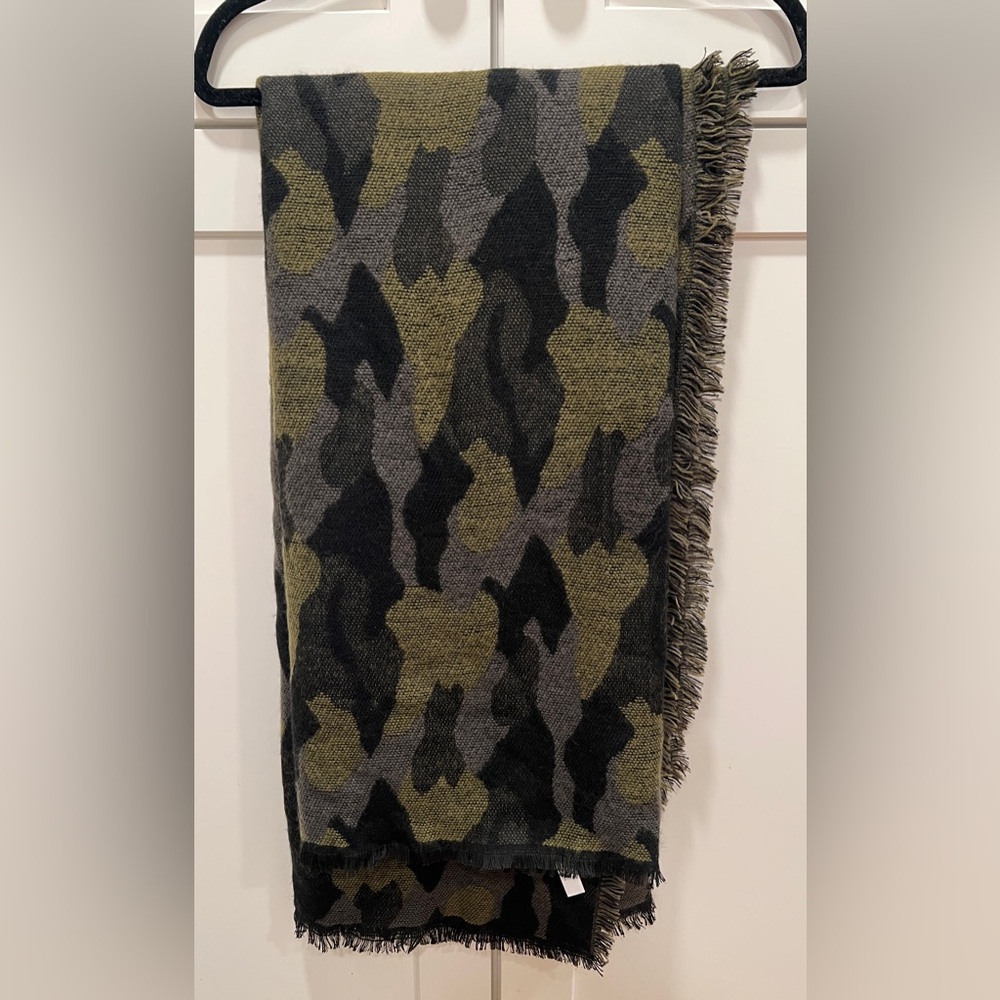 Anthropologie Olive & Black Camo Blanket Scarf - Picture 4 of 10